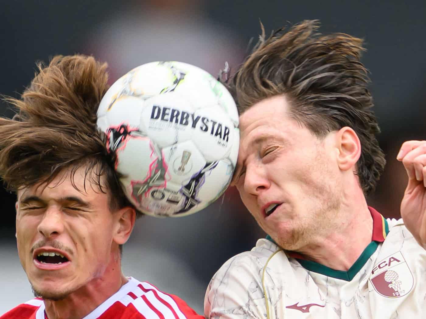 FC Augsburg müht sich in Cottbus zum knappen 2:0-Pokalsieg
