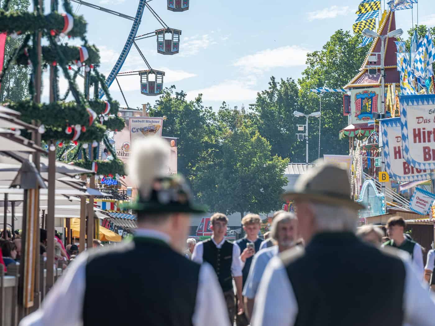 Gäubodenvolksfest in Straubing beginnt mit Trachtenumzug – rund 1,3 Millionen Gäste erwartet