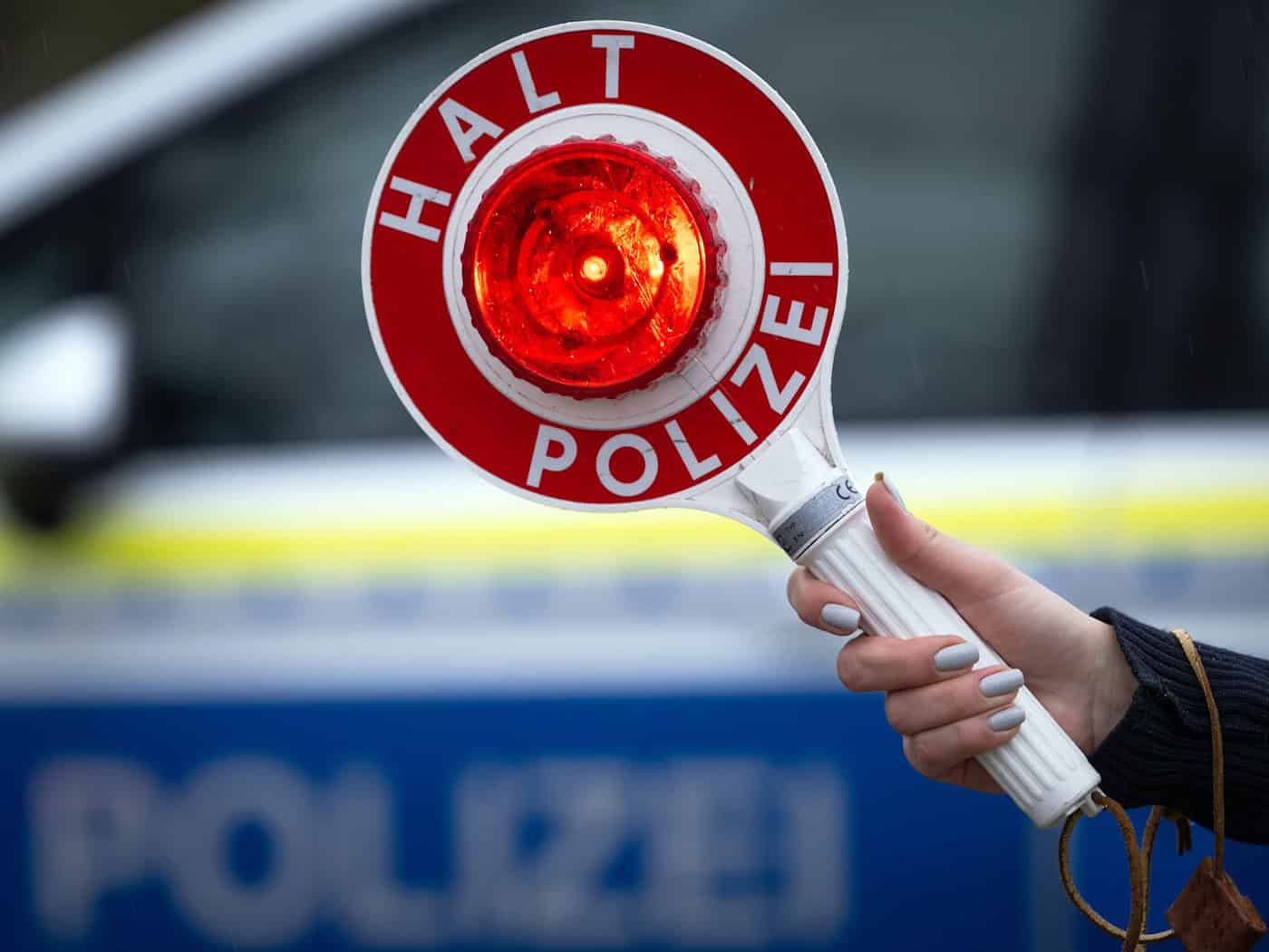 Autofahrer flüchtet mit bis zu 180 km/h vor Polizei