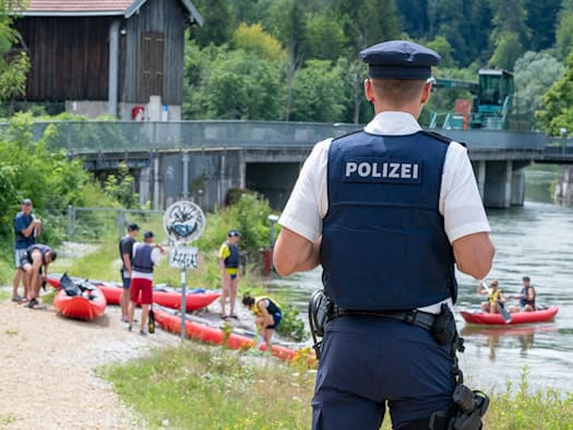 Ballermann auf der Isar? Polizei kontrolliert Schlauchboote
