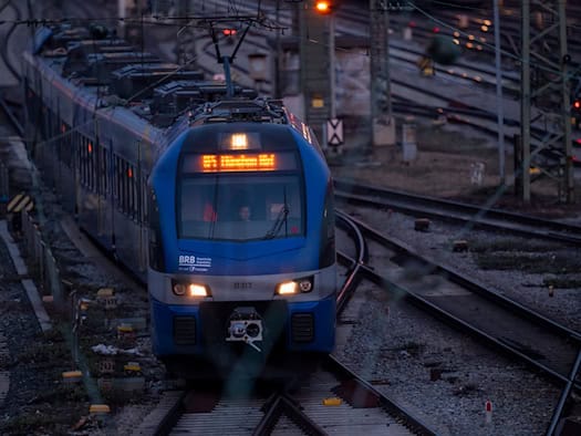 Bauarbeiten im Netz Chiemgau-Inntal: Schienenersatzverkehr und Fahrplanabweichungen zwischen München und Salzburg