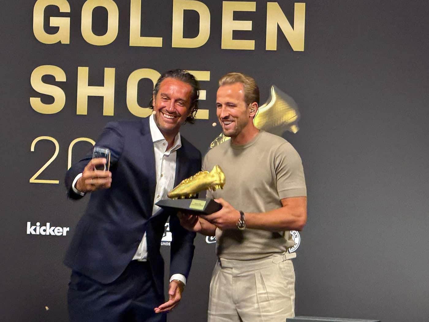 Bayern-Star Kane mit Goldenem Schuh ausgezeichnet