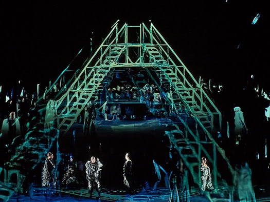 Bayreuther Festspiele: KI-Bühnenbilder bei «Götterdämmerung» stoßen auf Buhrufe