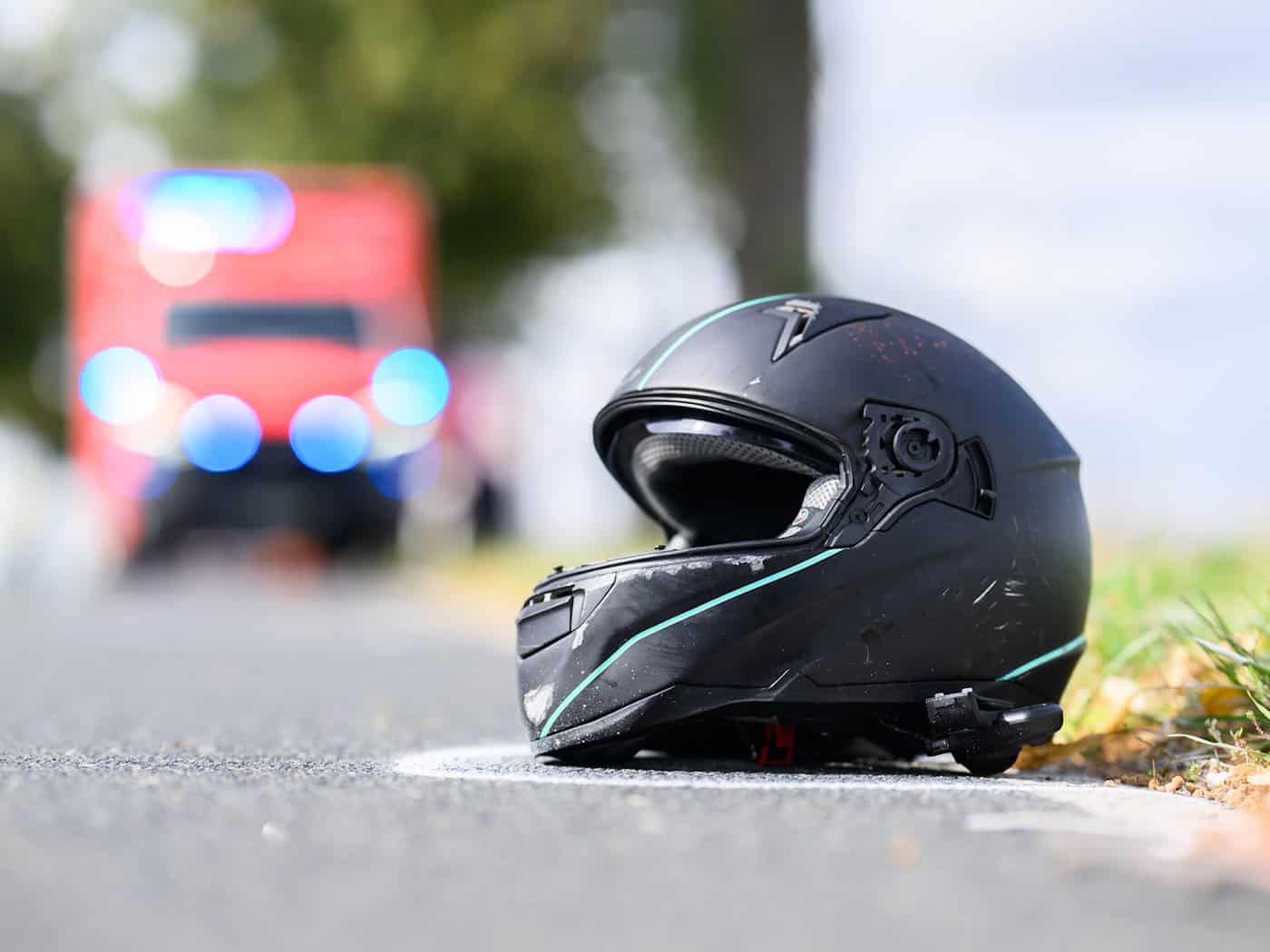 Biker nach missglücktem Überholmanöver in Lebensgefahr