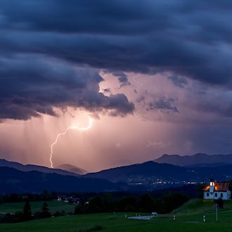 Blitzeinschlag sorgt für Waldbrand in Oberbayern