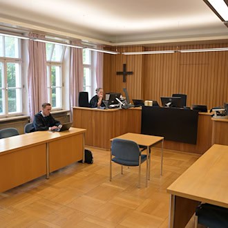 Bürgermeister spioniert Sekretärin aus – 7.200 Euro Strafe