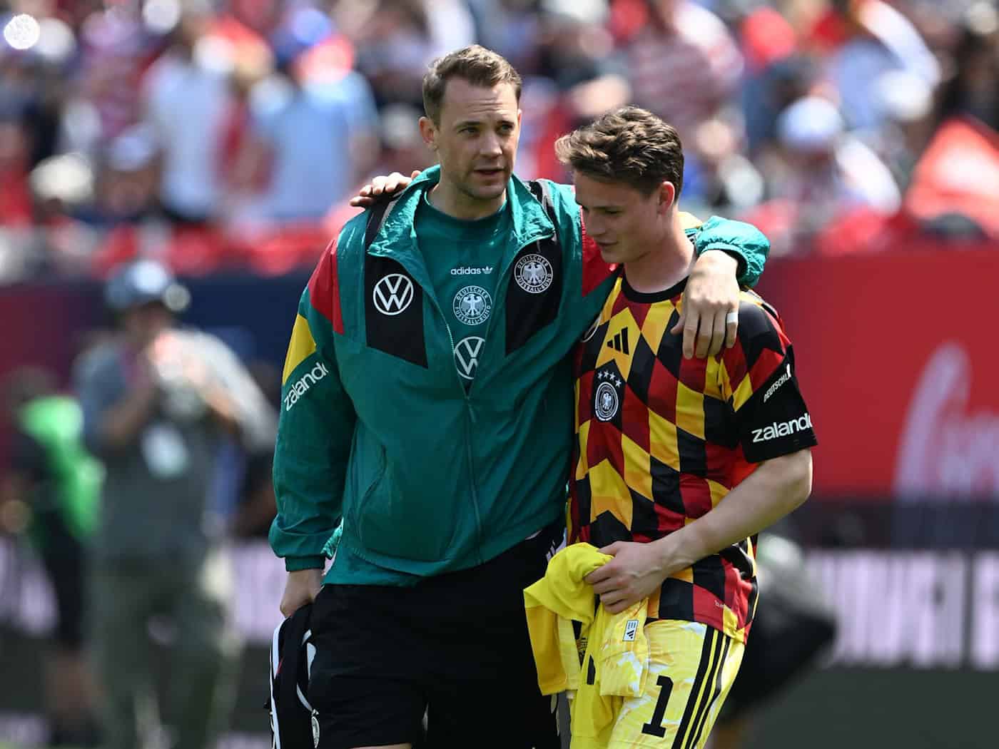 Manuel Neuer sieht Jonas Urbig als Bayern‑Nachfolger und mögliche DFB‑Nummer eins