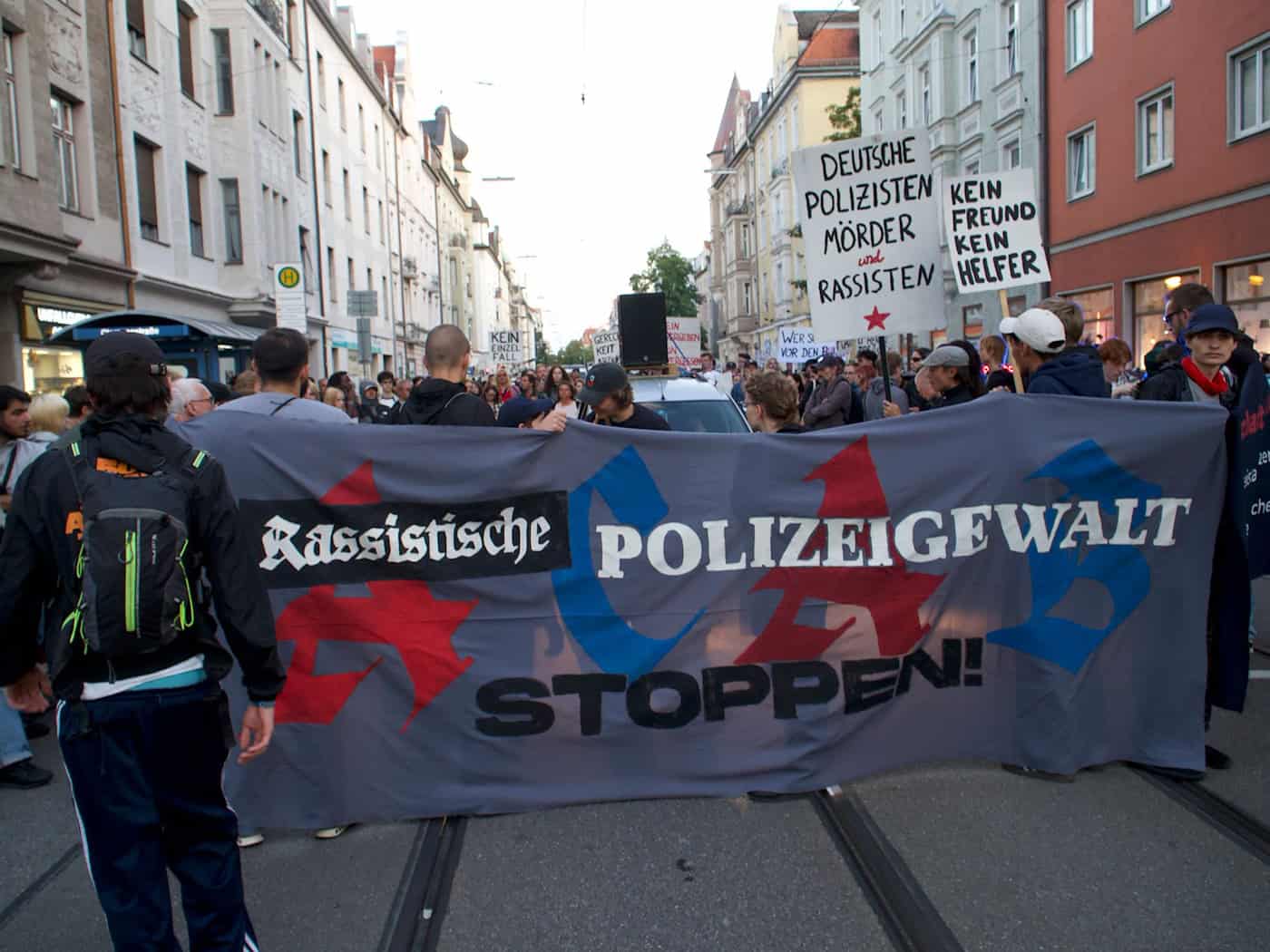 Demo nach Polizeischuss auf Schüler