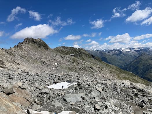 Deutscher Wanderer stürzt in Tirol über Felswände - tot