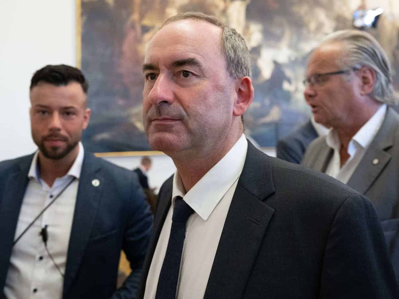 Erneut Ermittlungen gegen Aiwangers Ex-Lehrer