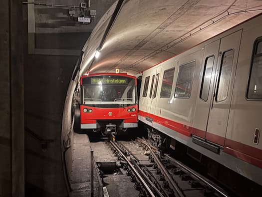 Rangierunfall in Nürnberg: Zwei fahrerlose U‑Bahnzüge touchieren sich – Waggons entgleist, Röthenbach gesperrt