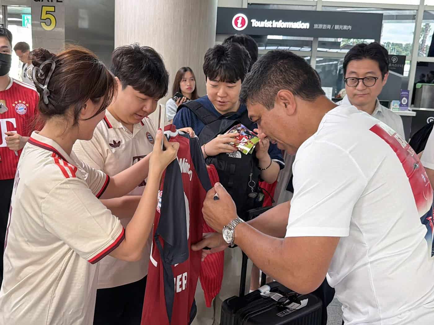 FC Bayern begeistert in Südkorea empfangen