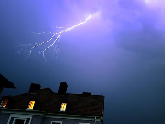 Unwetter in Bayern: Einsätze nach Sturm – Frau in Niederbayern bei Stromschlag leicht verletzt