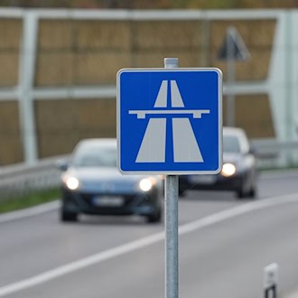 Fünf Verletzte nach Kollision im Einmündungsbereich auf A3 bei Wörth an der Donau