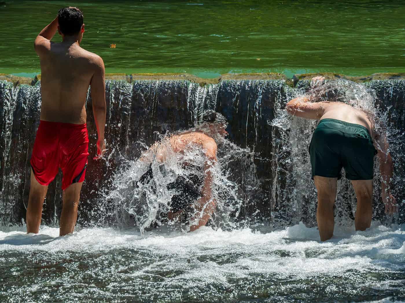 Hunderte Schrauben und Nägel im Seebach bei Ismaning geborgen