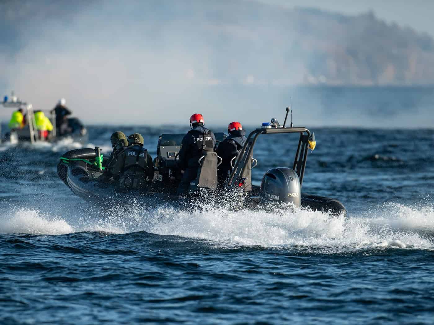 Hohe Wellen auf Bodensee - Frau fällt von Motorboot