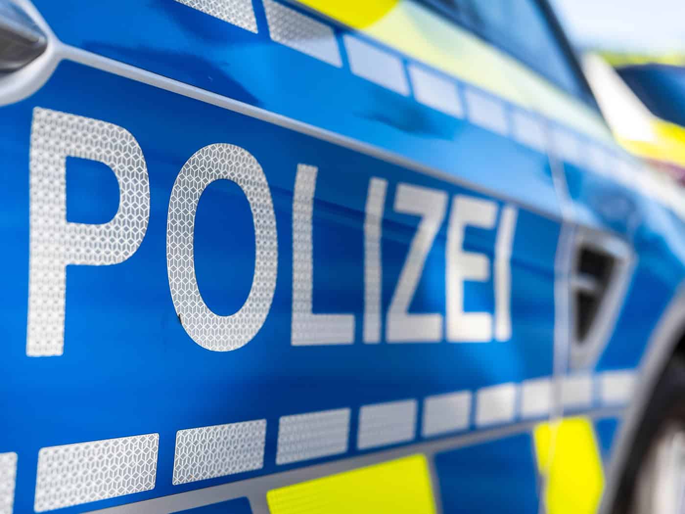 Jugendlicher auf E-Scooter fährt auf Flucht Zehnjährige an