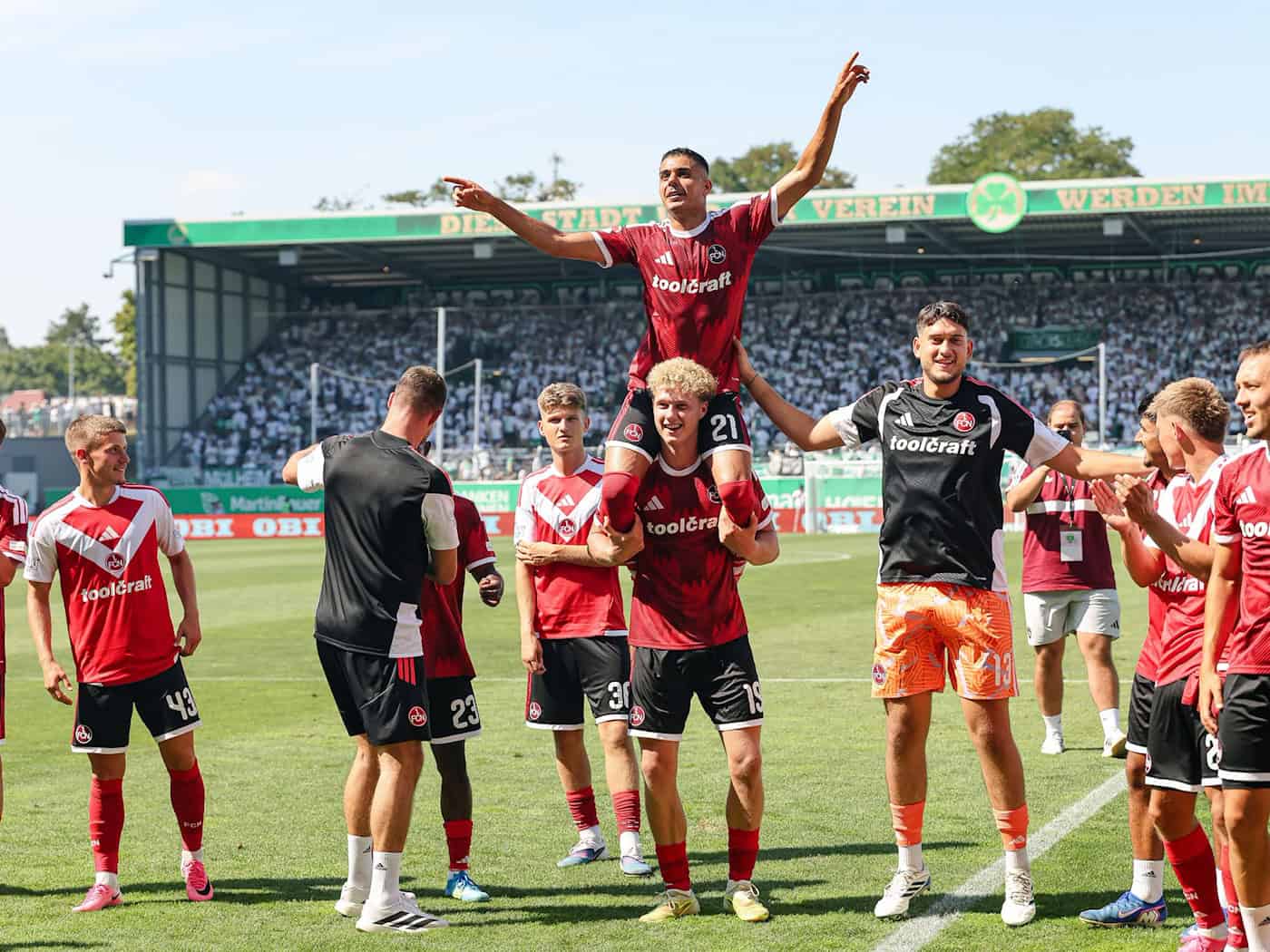 Nürnberg siegt 4:2 im Frankenderby bei Greuther Fürth – Klose lobt Charakter