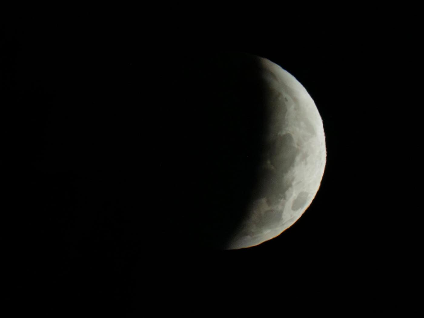 Mondfinsternis in Bayern - Wolken vermiesen es mancherorts