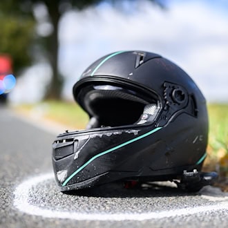 Motorradfahrer stirbt nach Zusammenstoß mit Auto