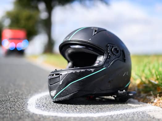 Motorradfahrer stirbt nach Zusammenstoß mit Auto