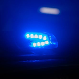 Navi falsch befolgt: Mutter landet mit Kindern im Bach