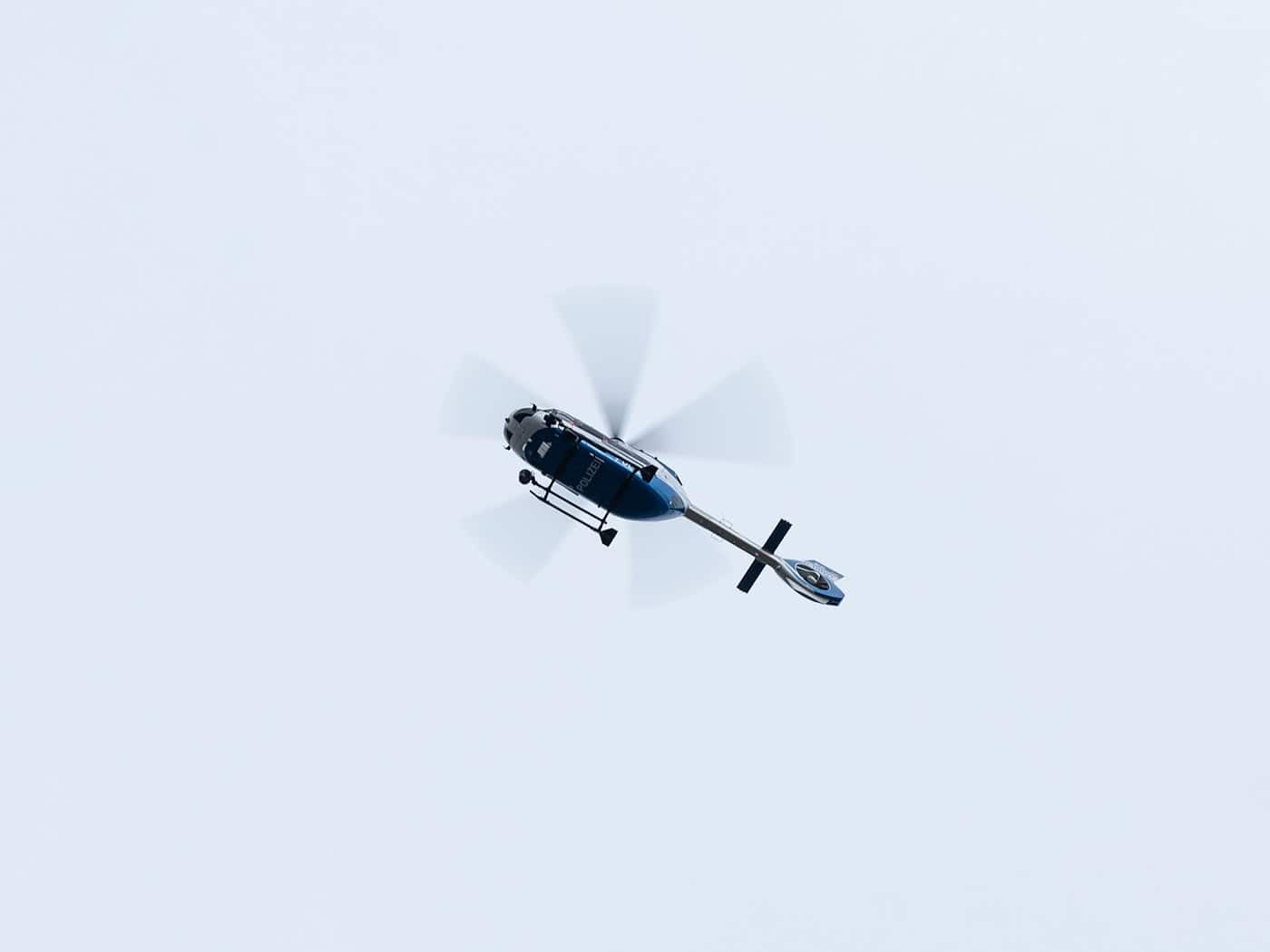 Polizei sucht Mann mit Hubschrauber