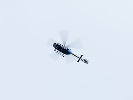 Polizei sucht Mann mit Hubschrauber