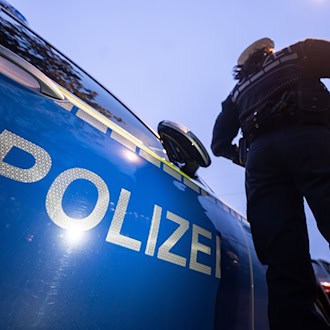 Polizei setzt Schusswaffe ein – Mann schwer verletzt
