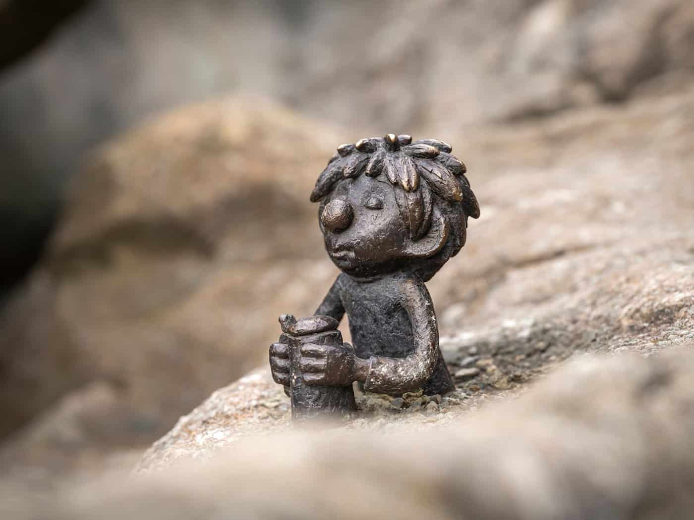 Pumuckl taucht heimlich auf Münchner Brunnen auf