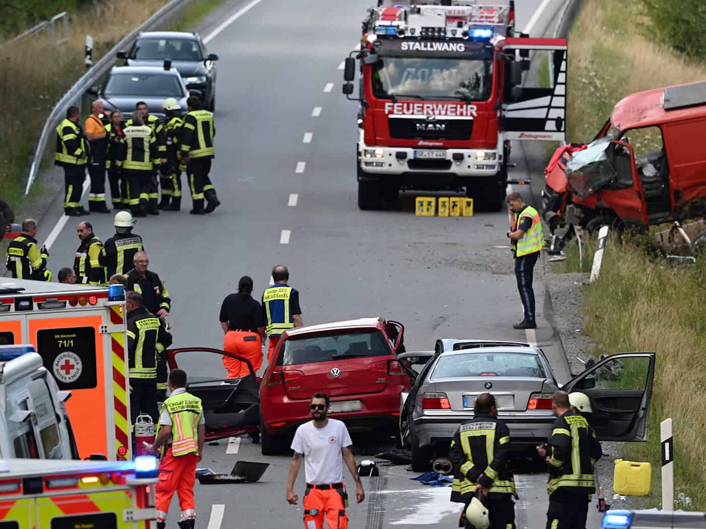 Sechs Verletzte bei Unfall mit vier beteiligten Fahrzeugen