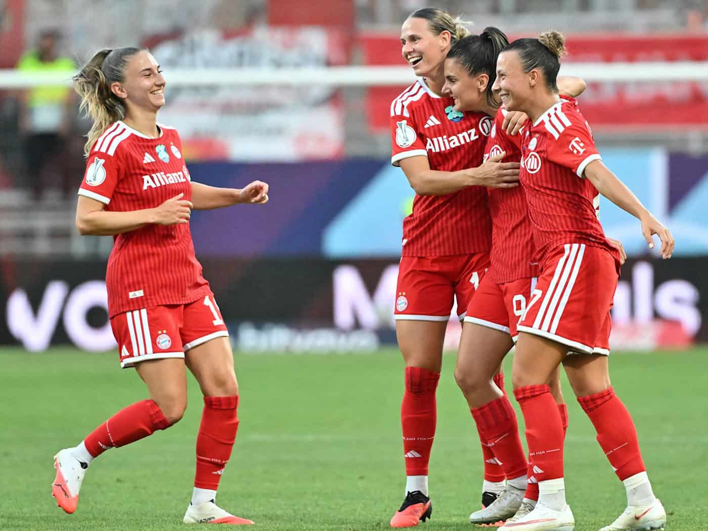 FC Bayern gewinnt Supercup zum dritten Mal in Folge in Ingolstadt – Wolfsburgs Torhüterin Johannes patzt