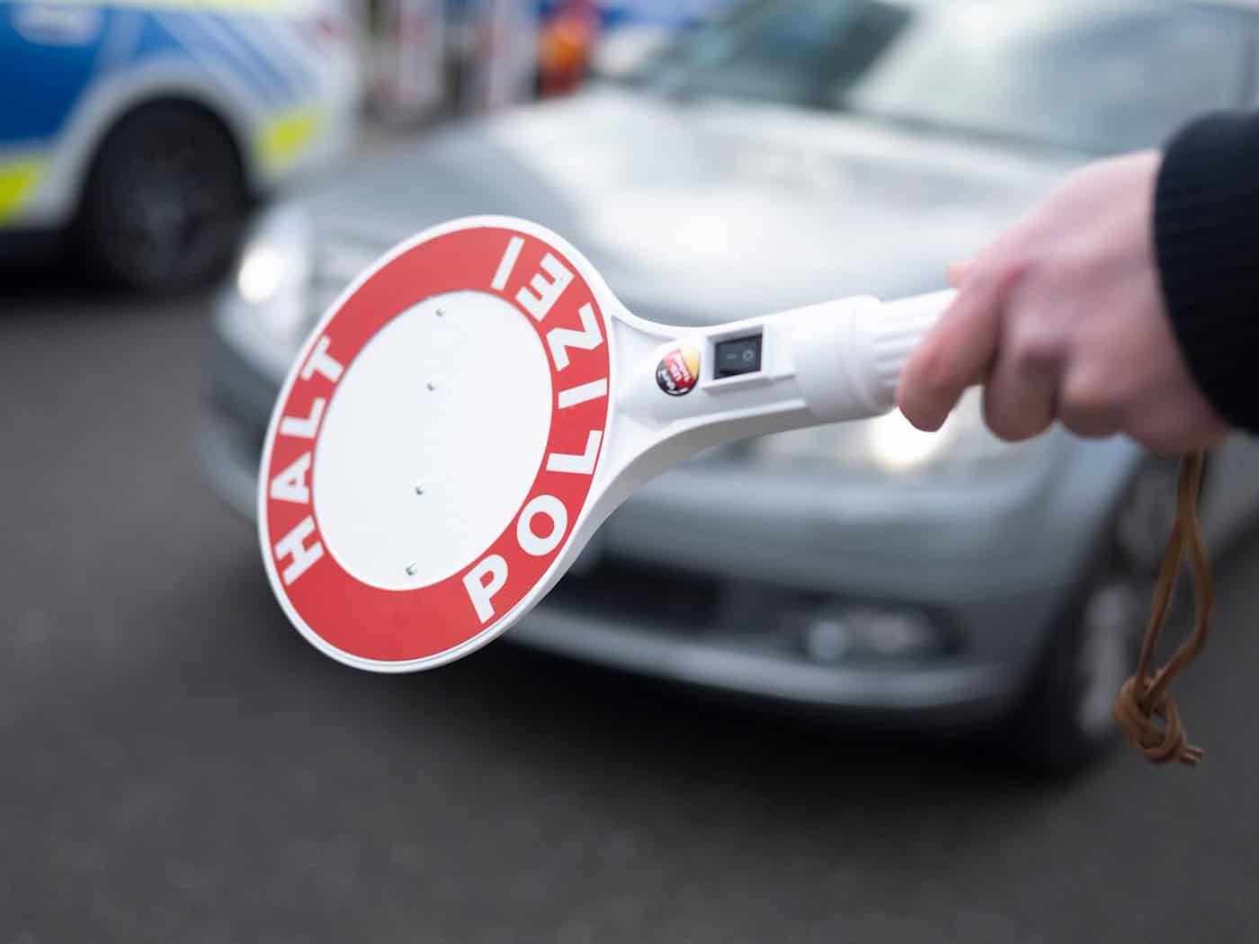 Sechs Kinder ungesichert in Pkw entdeckt bei A3-Kontrolle nahe Ruhstorf (Niederbayern)
