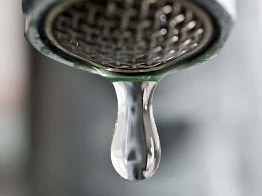 Unbekannter setzt Keller unter Wasser
