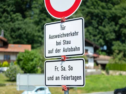 Polizei verschärft Kontrollen bei Durchfahrtsverboten an A8 und A93 im Landkreis Rosenheim