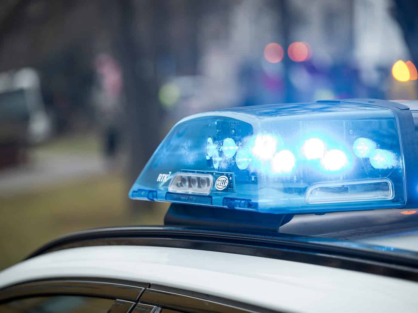 Versuchte Tötung - Mann greift Kunden mit Zange vor Laden an