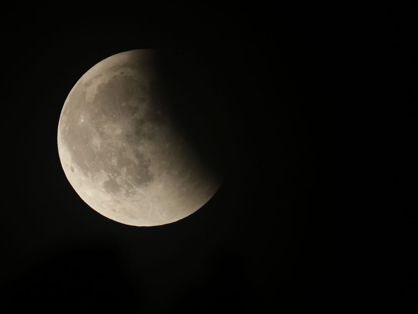 Partielle Mondfinsternis am Freitag – in Bayern ab etwa 4.33 Uhr sichtbar
