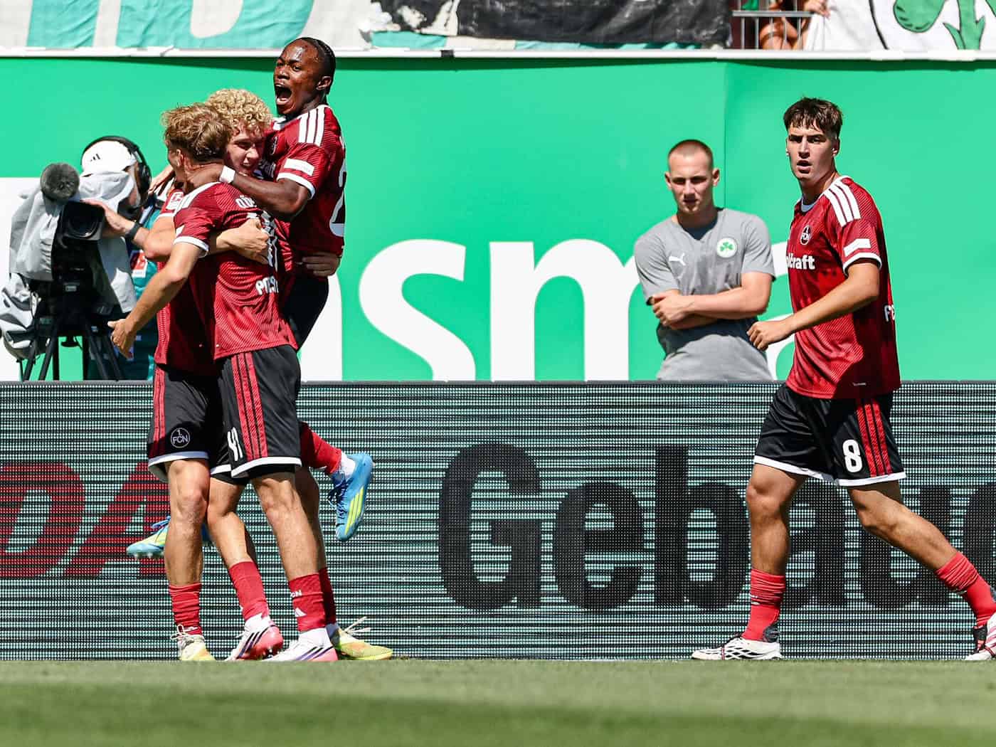 Zwei Doppelpacks: Nürnberg gewinnt Frankenderby in Fürth