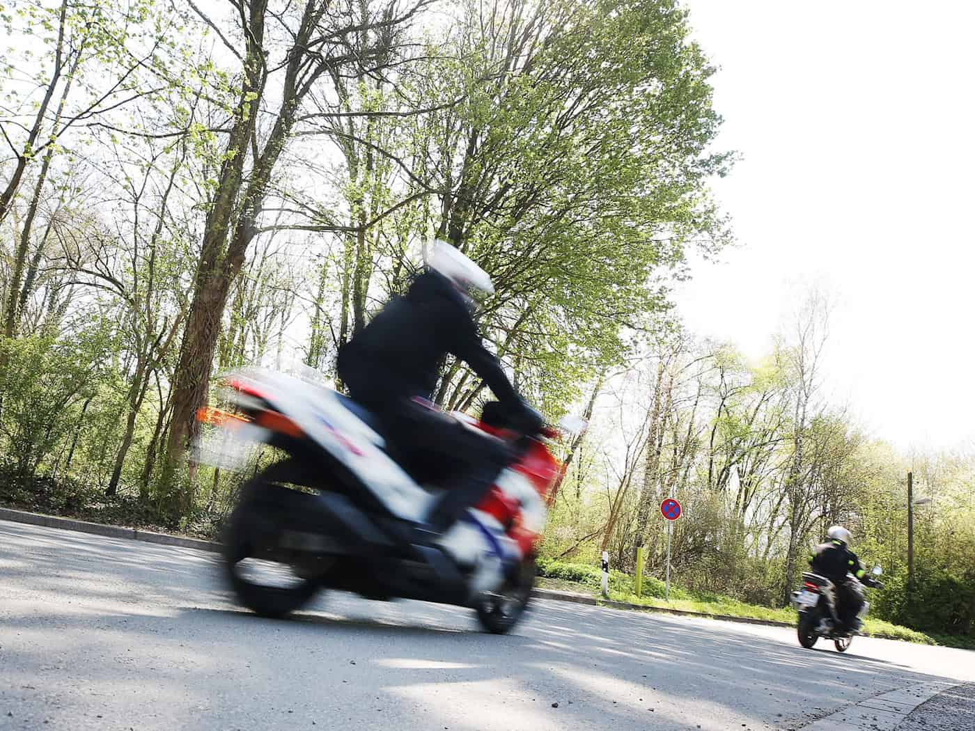Zwei Motorradfahrer bei Unfall schwer verletzt