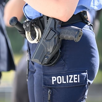 19-Jähriger bedroht mutmaßlichen Eierwerfer mit Waffe