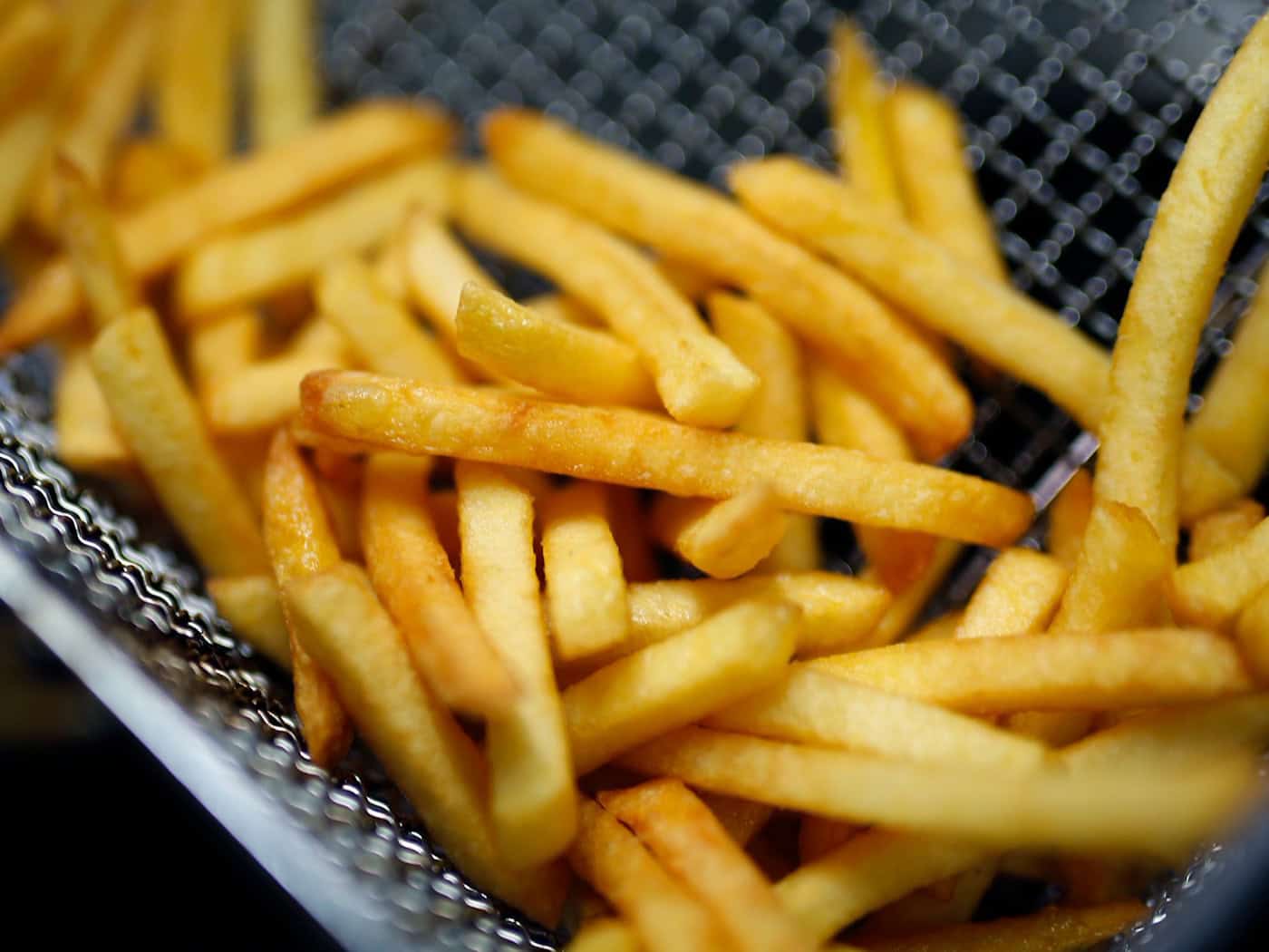 Amberg: Ausgelaufenes Frittierfett sorgt für Rutschgefahr auf Straße
