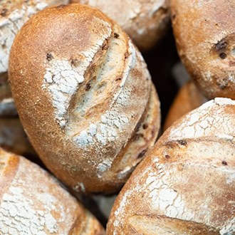 Brot statt Bargeld: 67-Jähriger trickst Betrüger aus