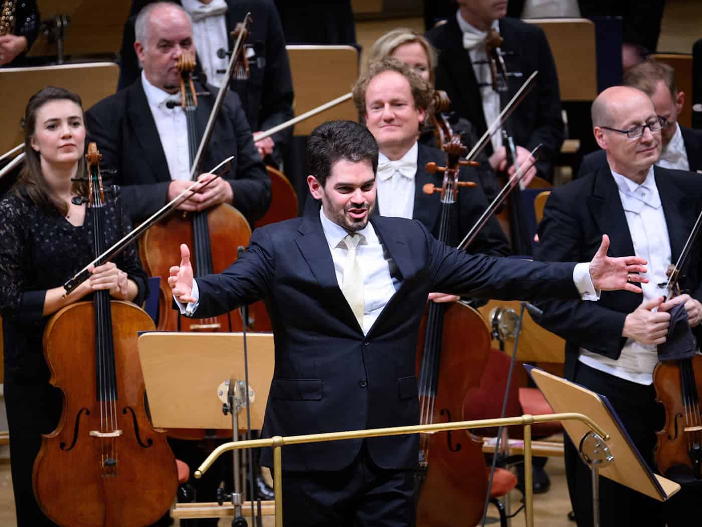 Lahav Shani gibt vielumjubelte Premiere mit Münchner Philharmonikern in der Isarphilharmonie