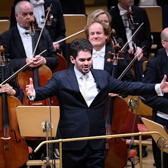 Lahav Shani gibt vielumjubelte Premiere mit Münchner Philharmonikern in der Isarphilharmonie