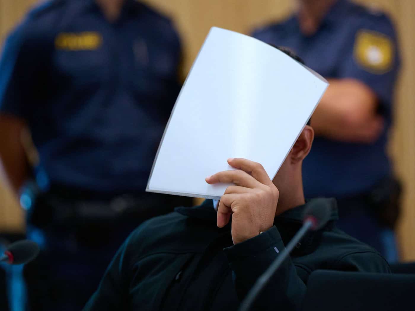 Ehefrau enthauptet - Angeklagter schweigt zu Vorwürfen