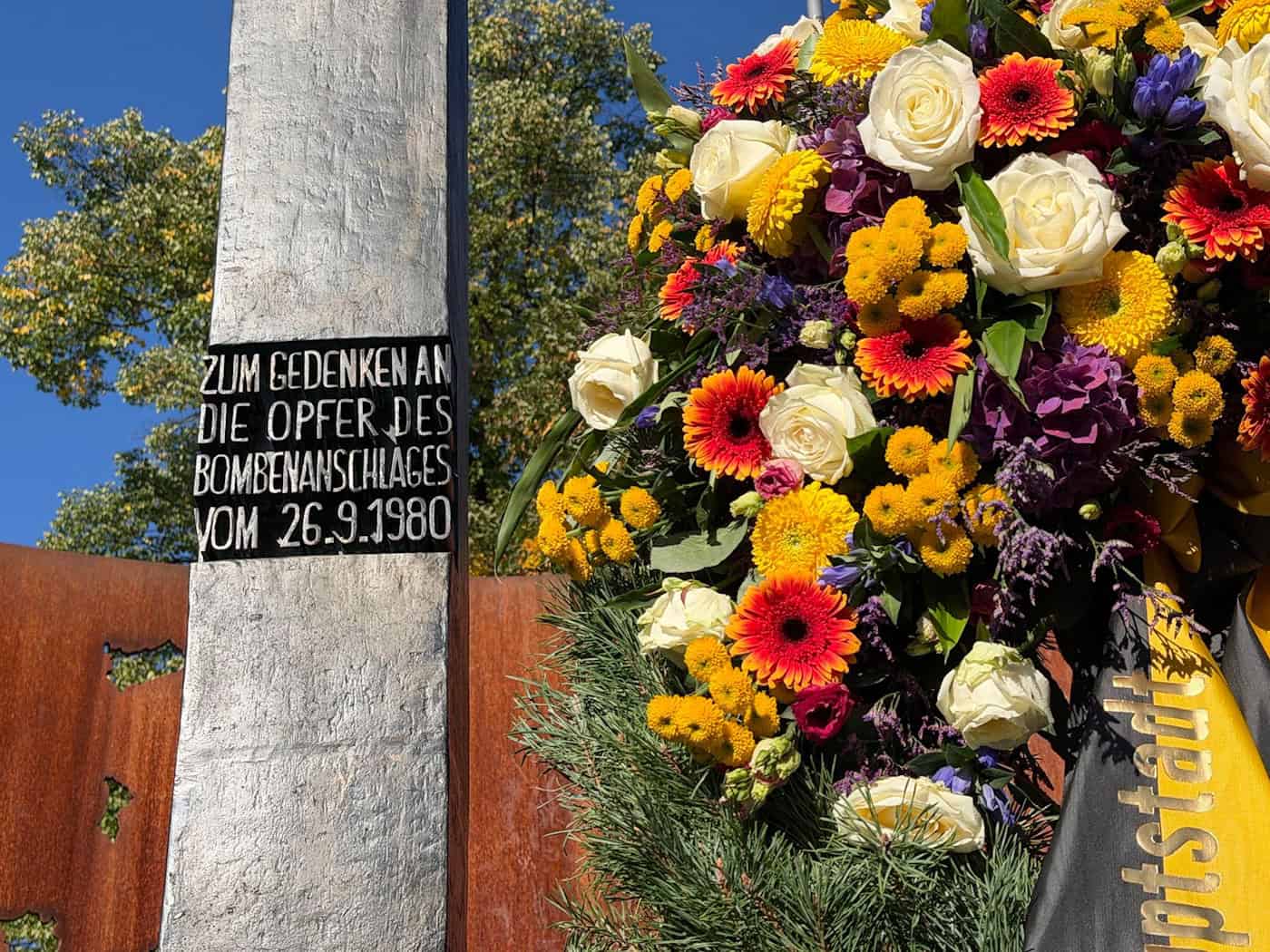 München: Einzug markiert Auftakt des Oktoberfests – Gedenkminute für Opfer des Attentats von 1980