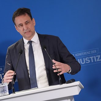 Eisenreich will perspektivisch wieder als Anwalt arbeiten