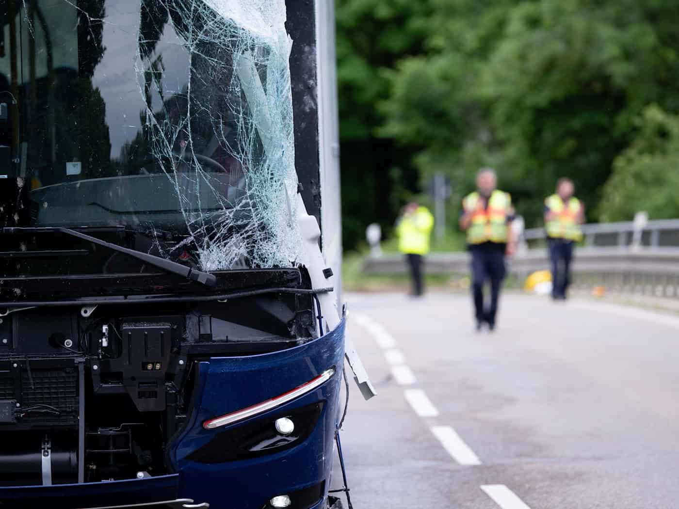 Ermittlungen gegen Busfahrer nach tödlichem Zusammenstoß