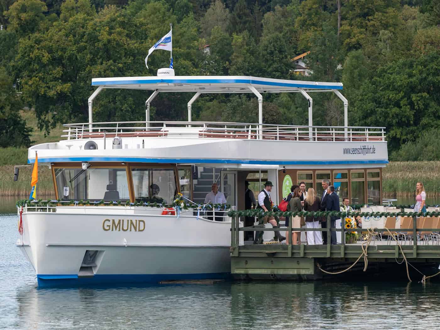 Elektrisches Passagierschiff «Gmund» fährt erstmals über den Tegernsee