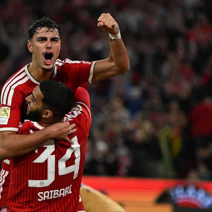Bayern Spieler Pavlovic und Saibari